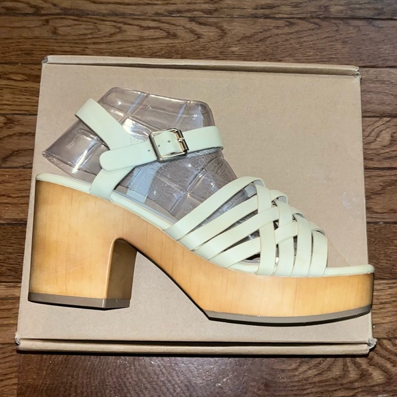 Journee Collection Tru Comfort Foam Addisyn Ivory Leather Women’s Size 10 - Picture 2 of 9